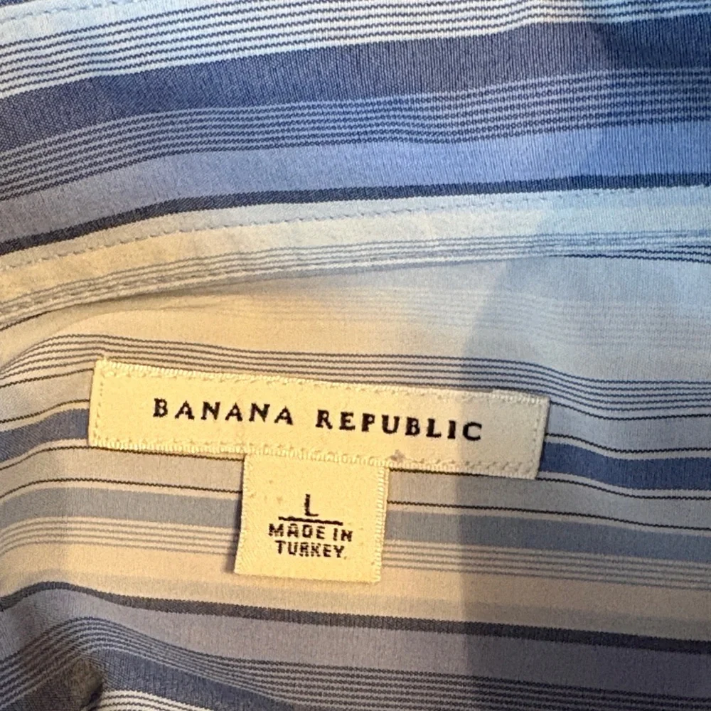 Banana Republic Button Up - Picture 4 of 4